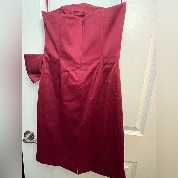 White House Black Market Burgundy Cocktail Dress – Size 6 – Elegant Bow Detail - Picture 4 of 4